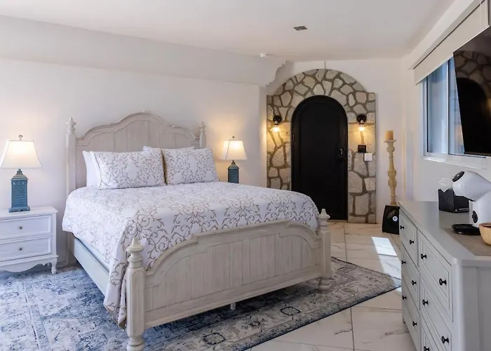 Castle With Rooftop Sea Views * Cabo San Lucas